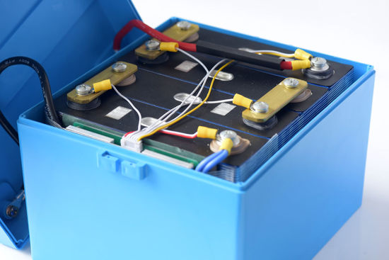Paquete de batería de celda LiFePO4 personalizado DC12V con BMS y estuche protector